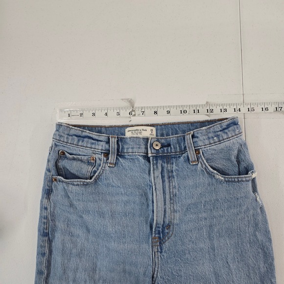 Abercrombie & Fitch 90s Straight Ultra High Rise Light Wash Distressed Jeans - Picture 3 of 9